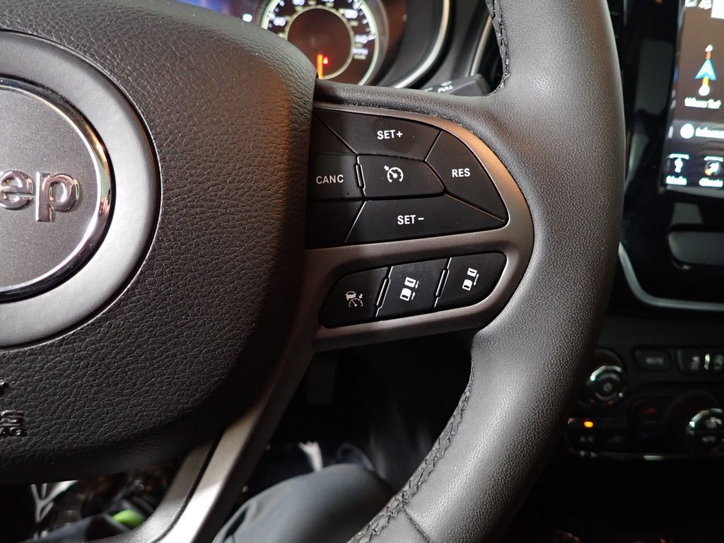 Used 2022 Jeep Cherokee Limited w/ Elite Package AWD/4WD image 29