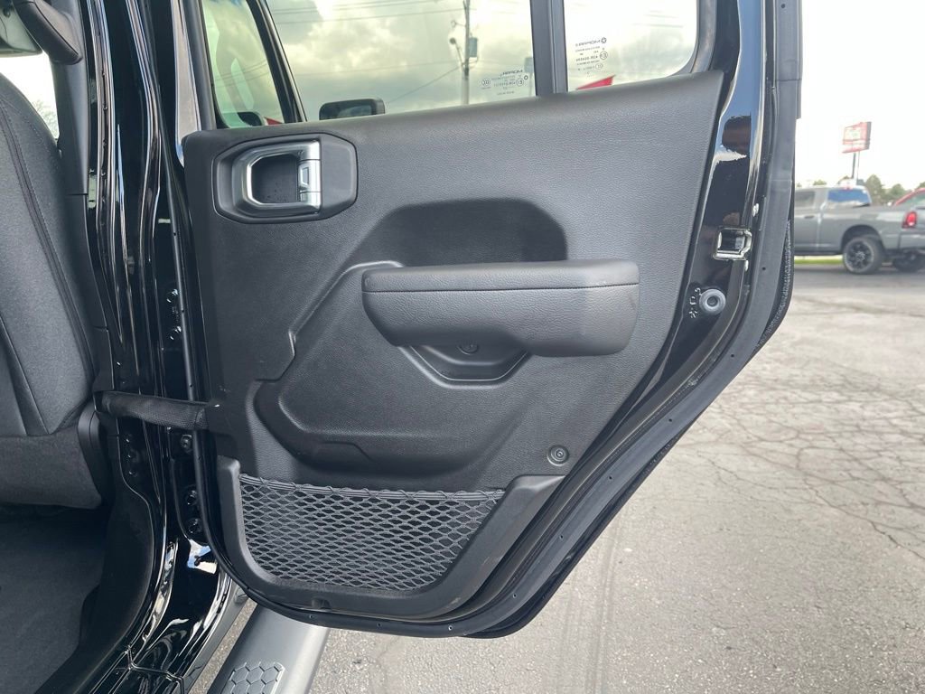 Used 2024 Jeep Wrangler Unlimited w/ Convenience Group image 10