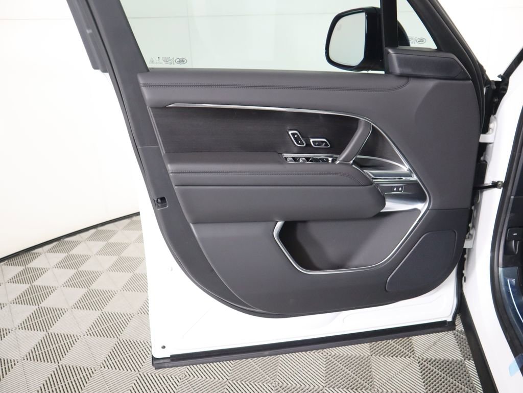 New 2026 Land Rover Range Rover Long Wheelbase SE image 26