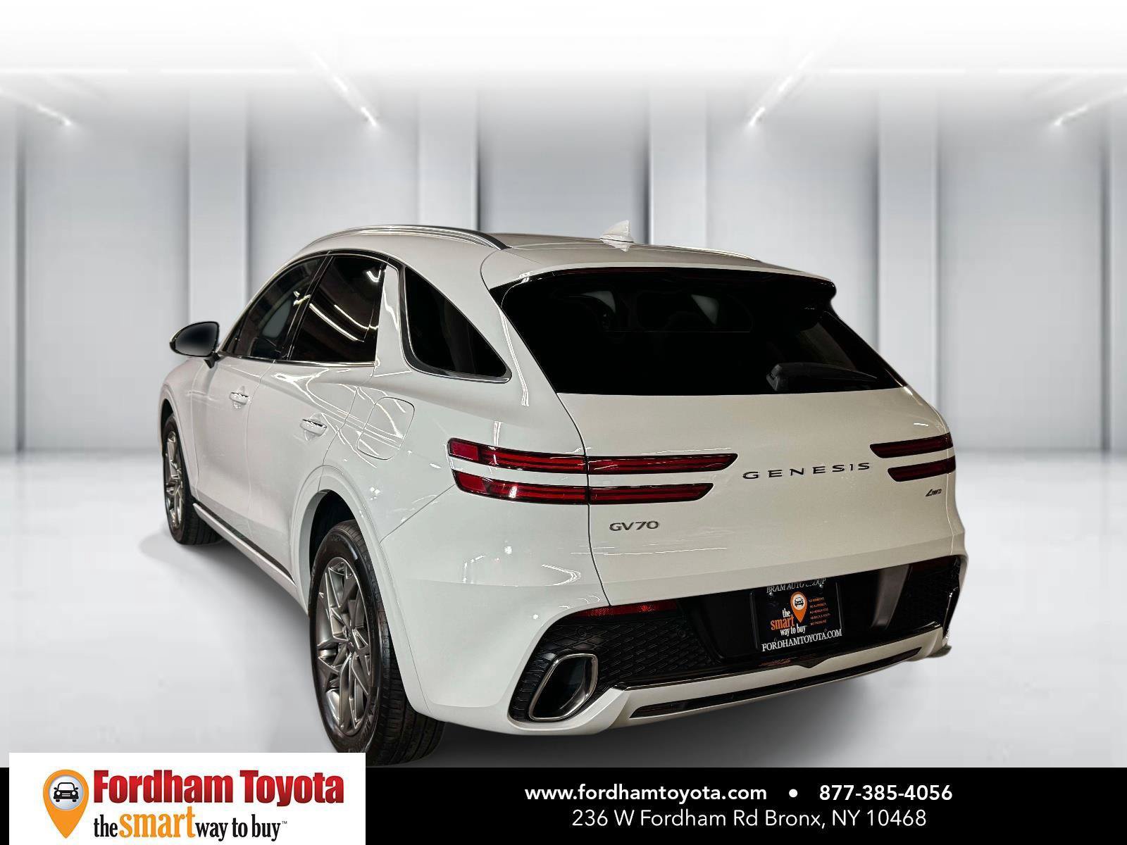 Used 2025 Genesis GV70 2.5T AWD/4WD image 5
