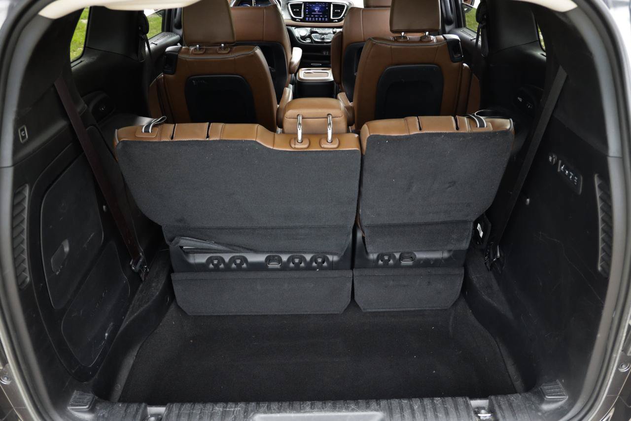 Used 2017 Chrysler Pacifica Limited w/ Advanced Safetytec Group FWD image 28