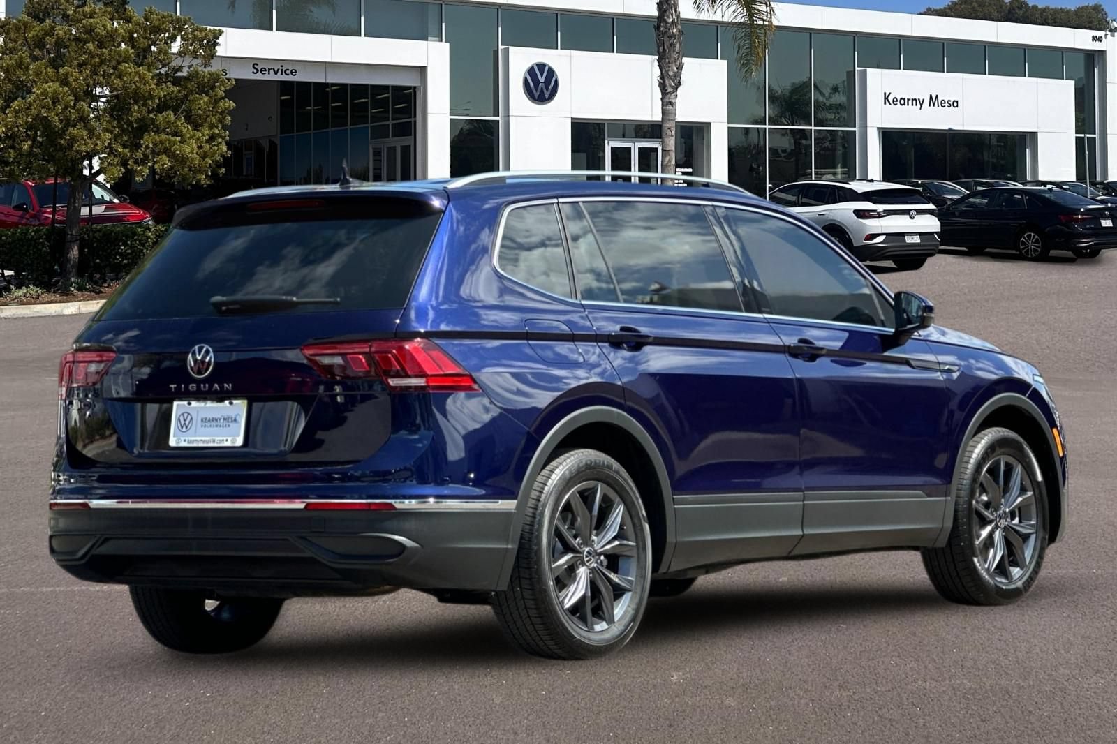 Used 2023 Volkswagen Tiguan SE FWD image 4