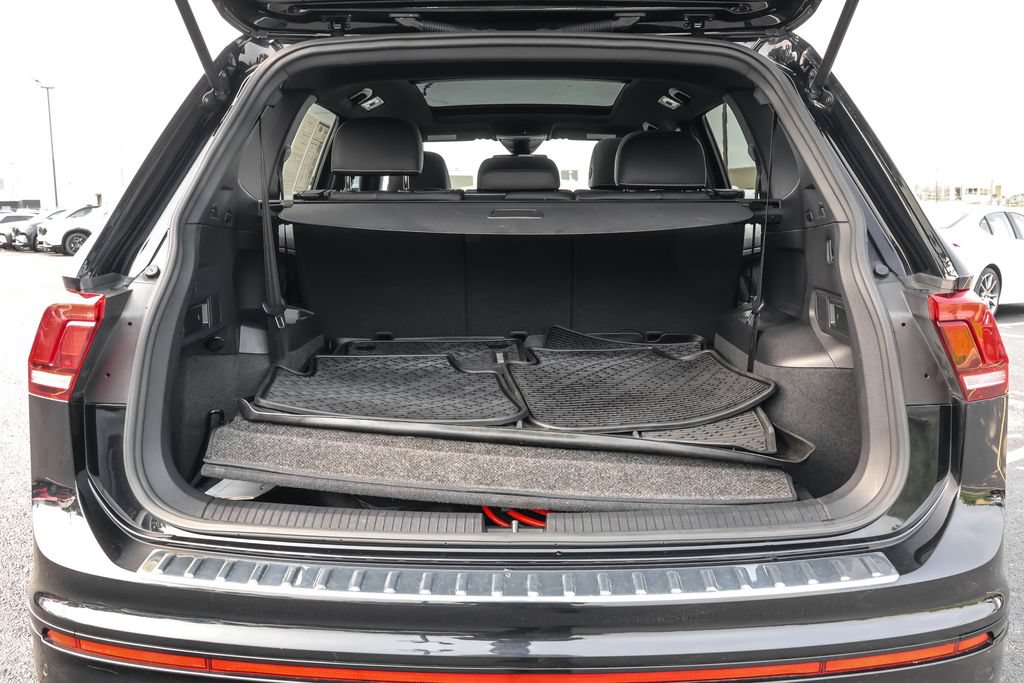 Used 2023 Volkswagen Tiguan SE R-Line FWD image 31