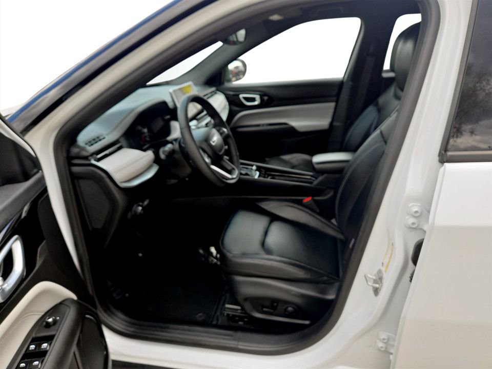 Used 2025 Jeep Compass Limited AWD/4WD image 28