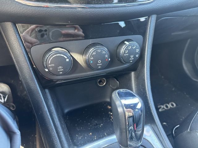Used 2013 Chrysler 200 Limited FWD image 17
