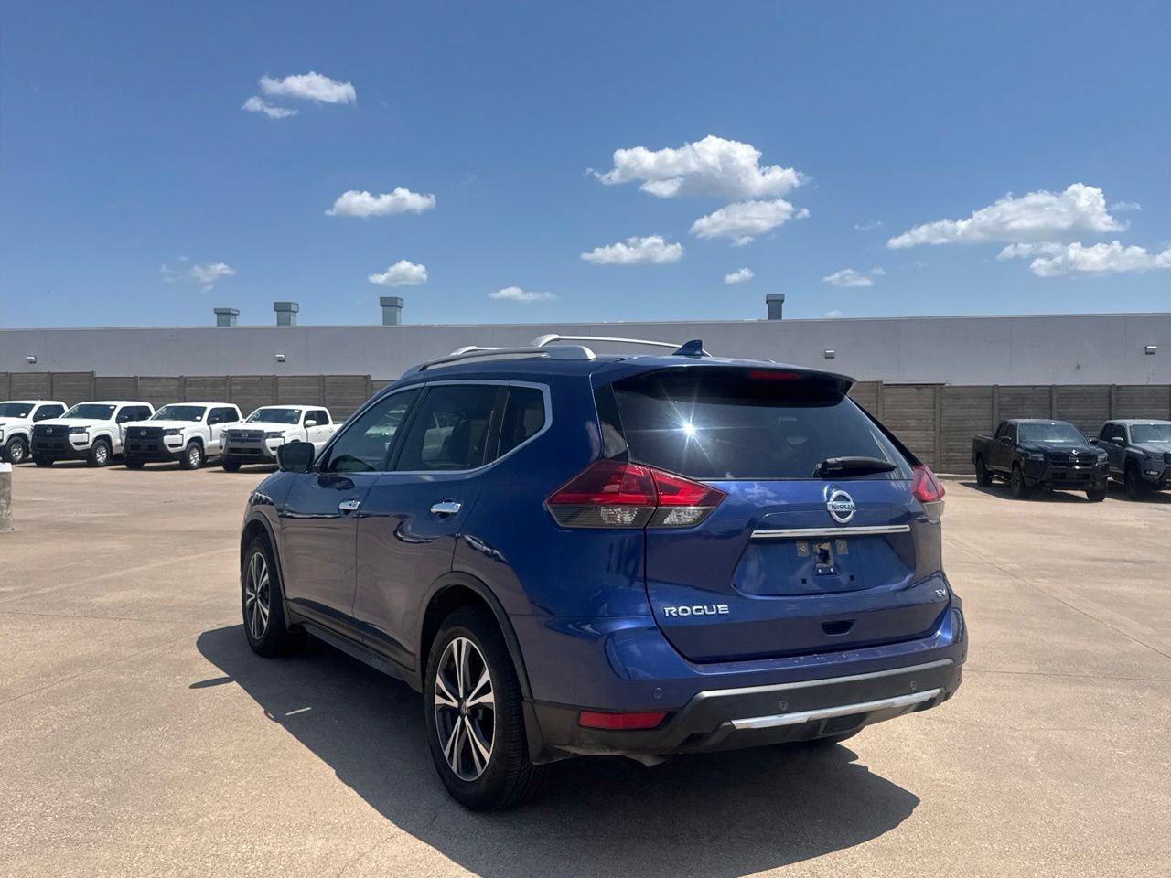 Used 2019 Nissan Rogue SV w/ Sun & Sound Touring Package FWD image 16