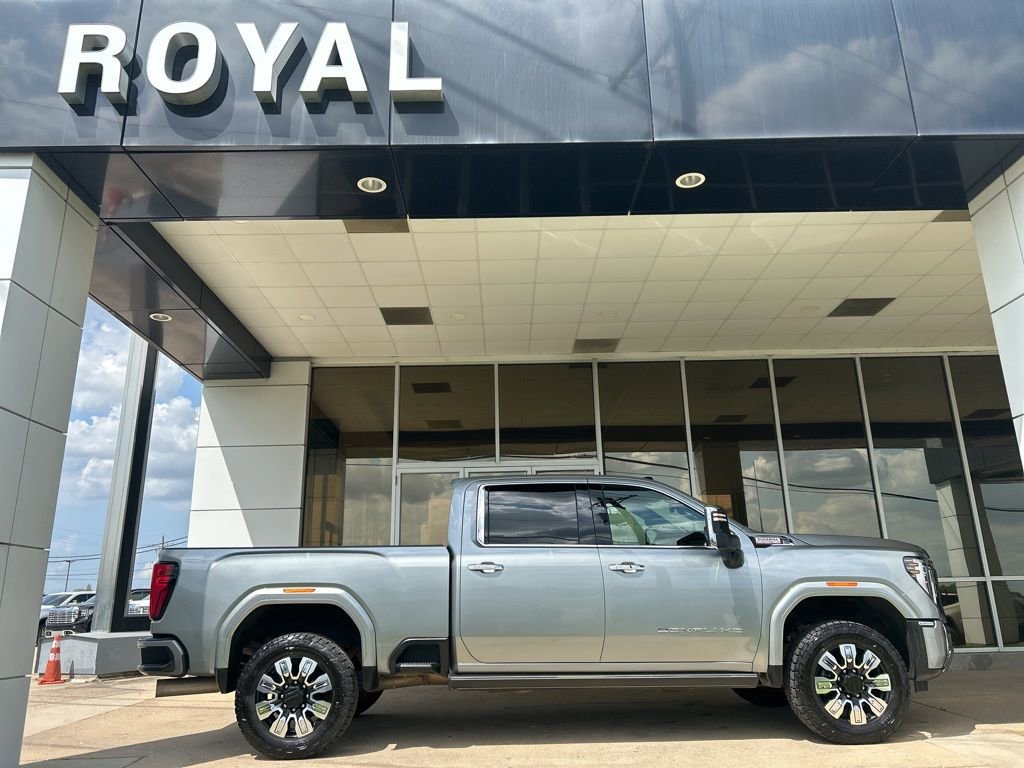 Used 2024 GMC Sierra 2500 Denali AWD/4WD image 1