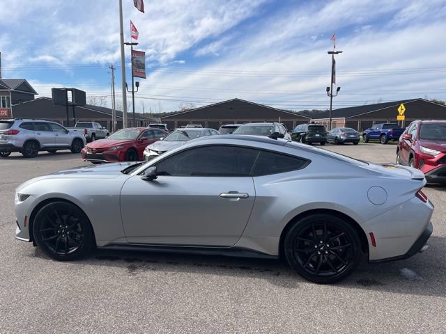 Used 2024 Ford Mustang Coupe image 7