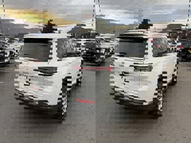 Used 2023 Jeep Grand Cherokee L Laredo image 6