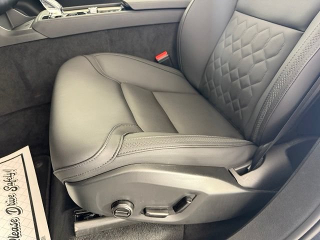 Used 2025 Volvo XC90 B6 Plus AWD/4WD image 14