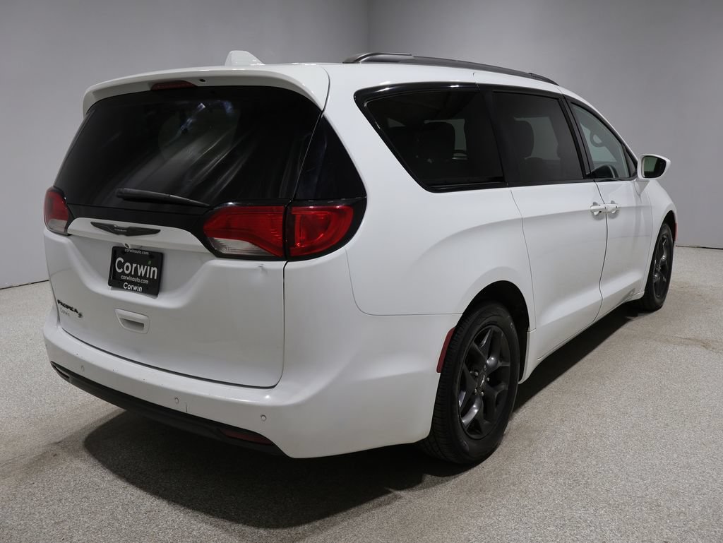Used 2019 Chrysler Pacifica Touring-L Plus w/ S Appearance Package FWD image 2