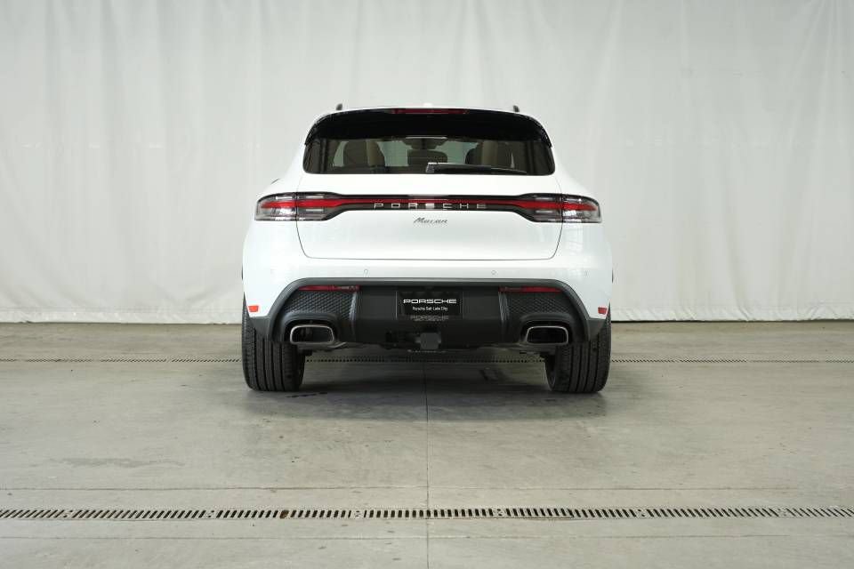 Certified 2025 Porsche Macan AWD/4WD image 6