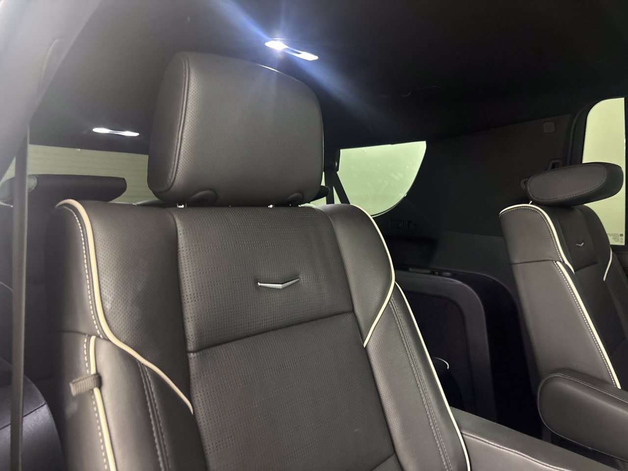 Used 2024 Cadillac Escalade ESV Premium Luxury AWD/4WD image 39