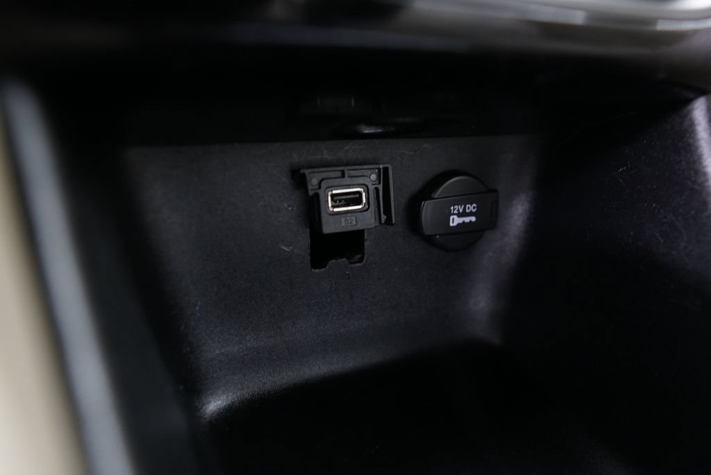 Used 2012 Chrysler 200 Limited FWD image 32