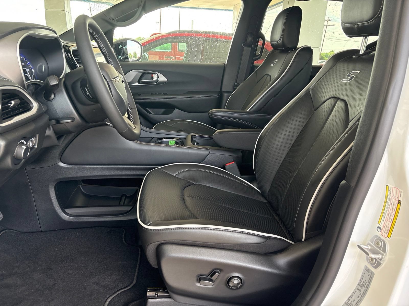 New 2027 Chrysler Pacifica Limited FWD image 15