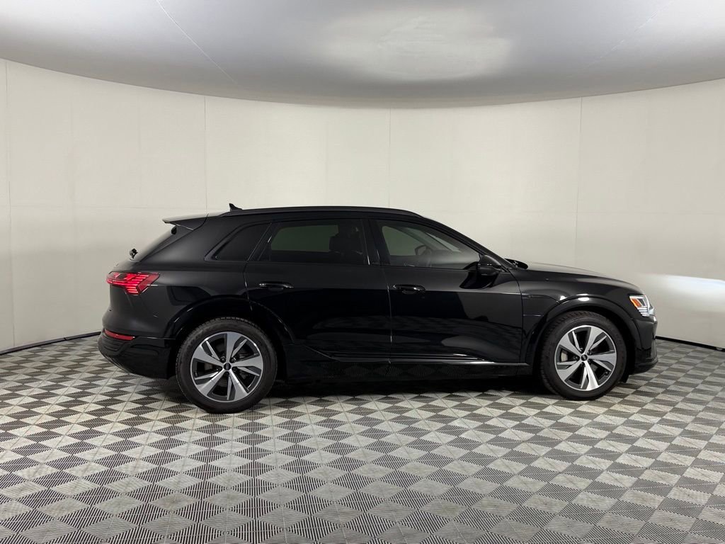 Used 2024 Audi Q8 e-tron Premium image 7