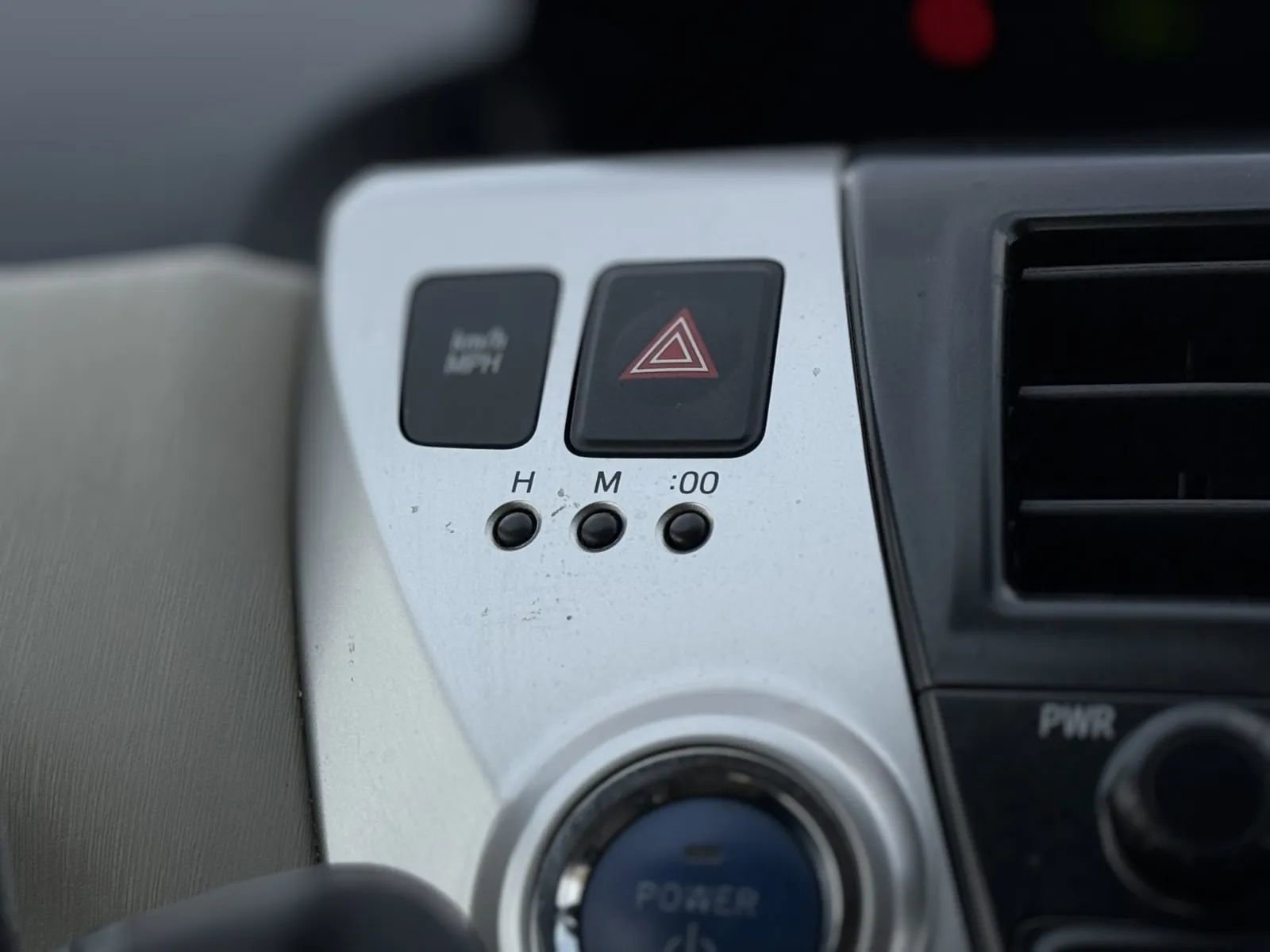 Used 2014 Toyota Prius V Five image 24