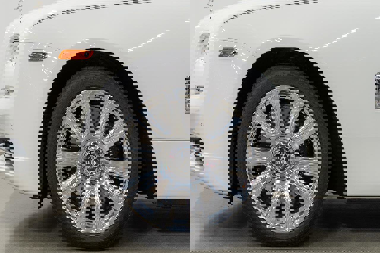 Used 2016 Rolls-Royce Dawn image 28