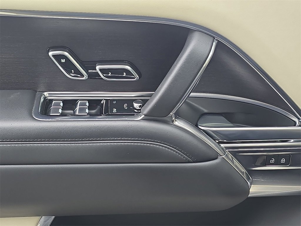 Certified 2023 Land Rover Range Rover SE image 30