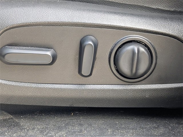 Used 2018 Chevrolet Equinox Premier image 17