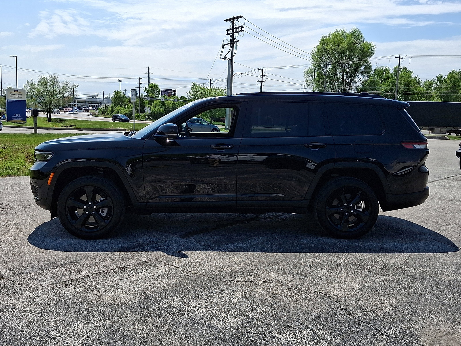 Certified 2023 Jeep Grand Cherokee L Laredo AWD/4WD image 7