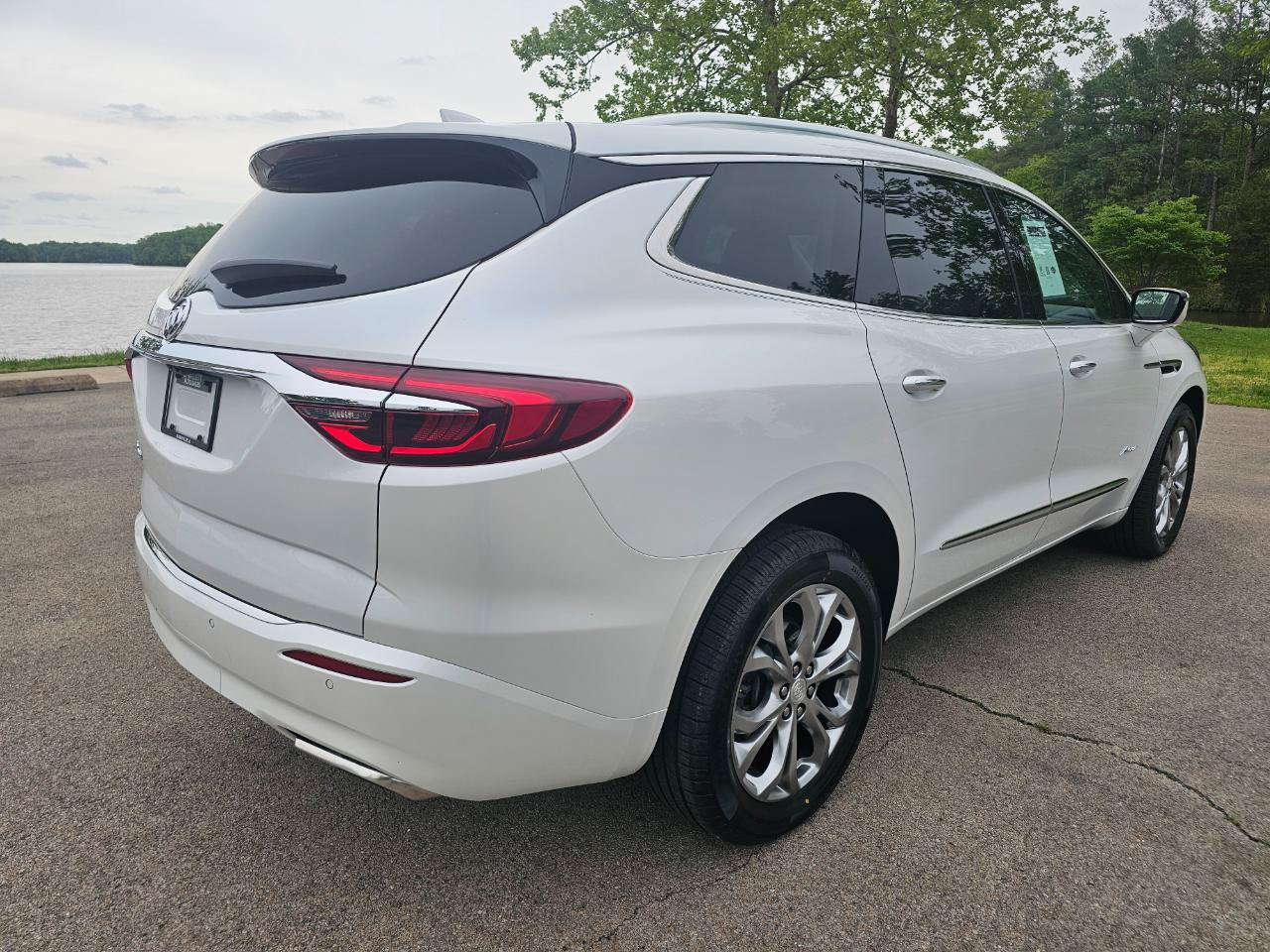 Used 2021 Buick Enclave Avenir w/ Avenir Technology Package AWD/4WD image 6