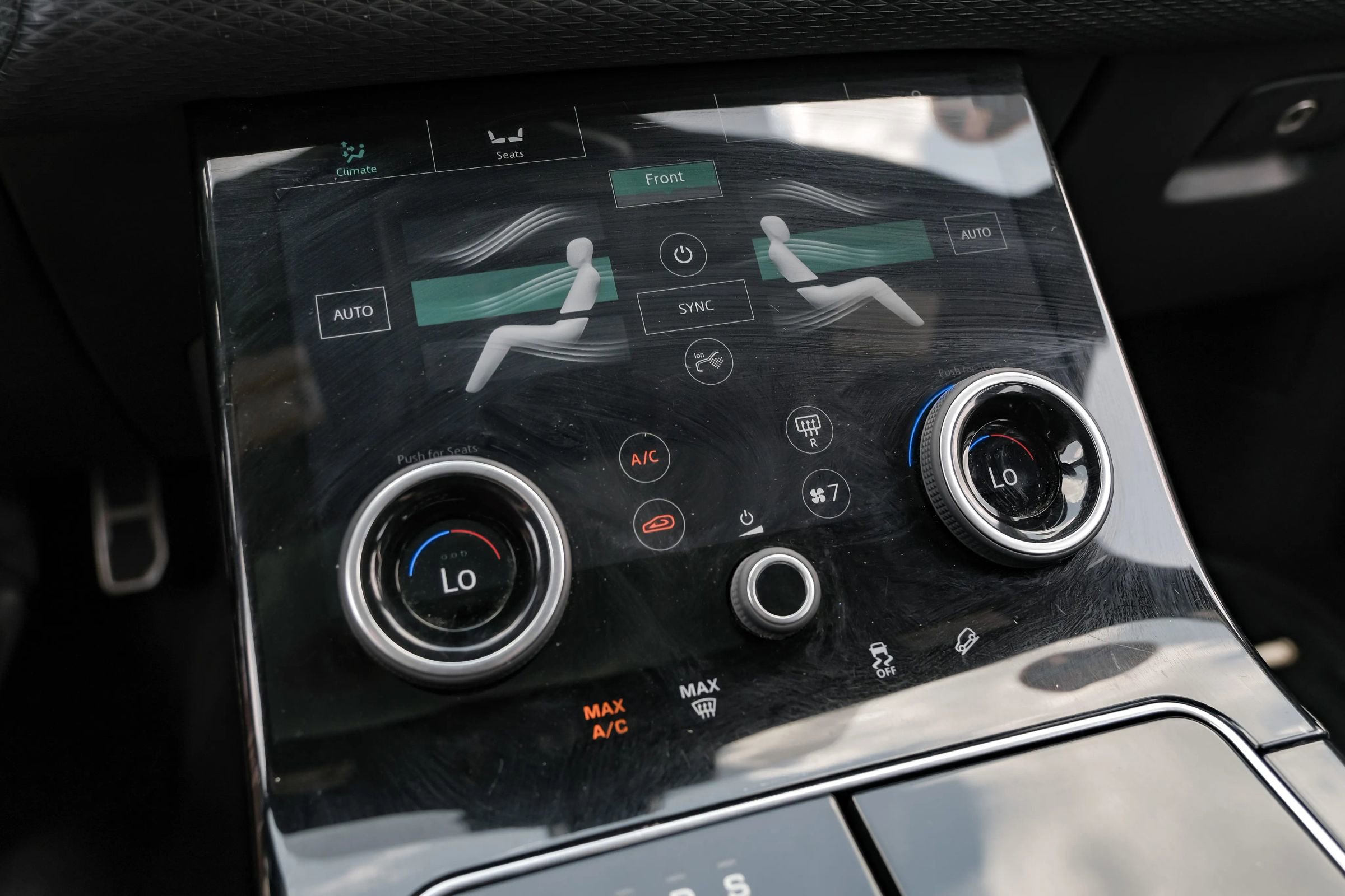 Used 2018 Land Rover Range Rover Velar R-Dynamic SE image 26