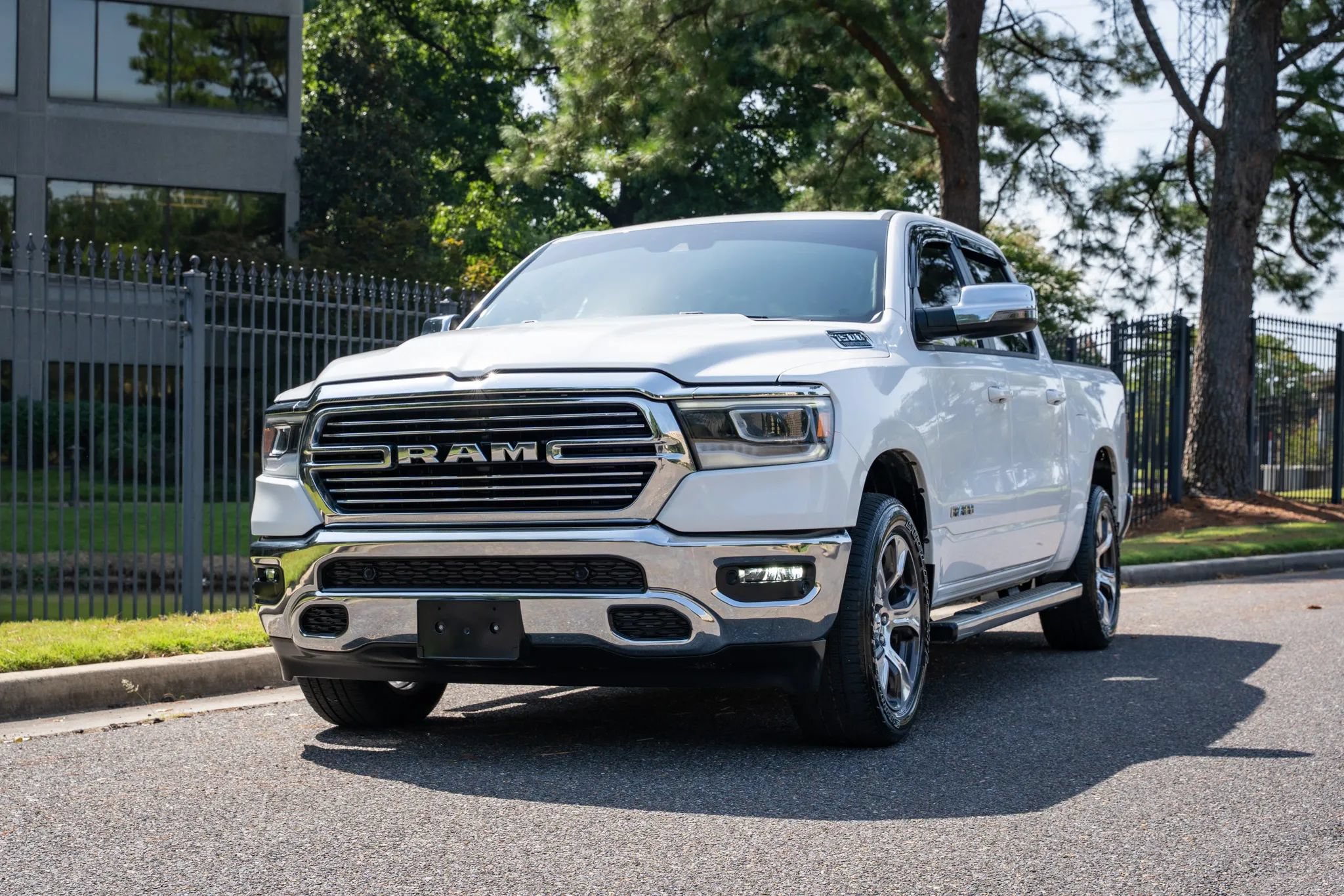 Used 2023 RAM 1500 Laramie AWD/4WD image 2