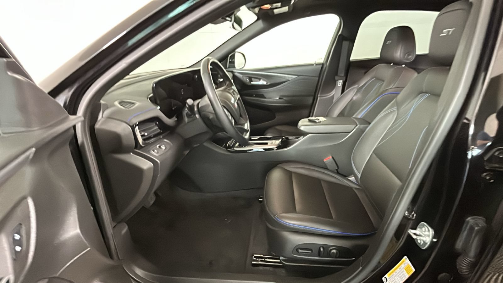 Used 2025 Buick Envista Sport Touring w/ Experience Buick Package FWD image 14