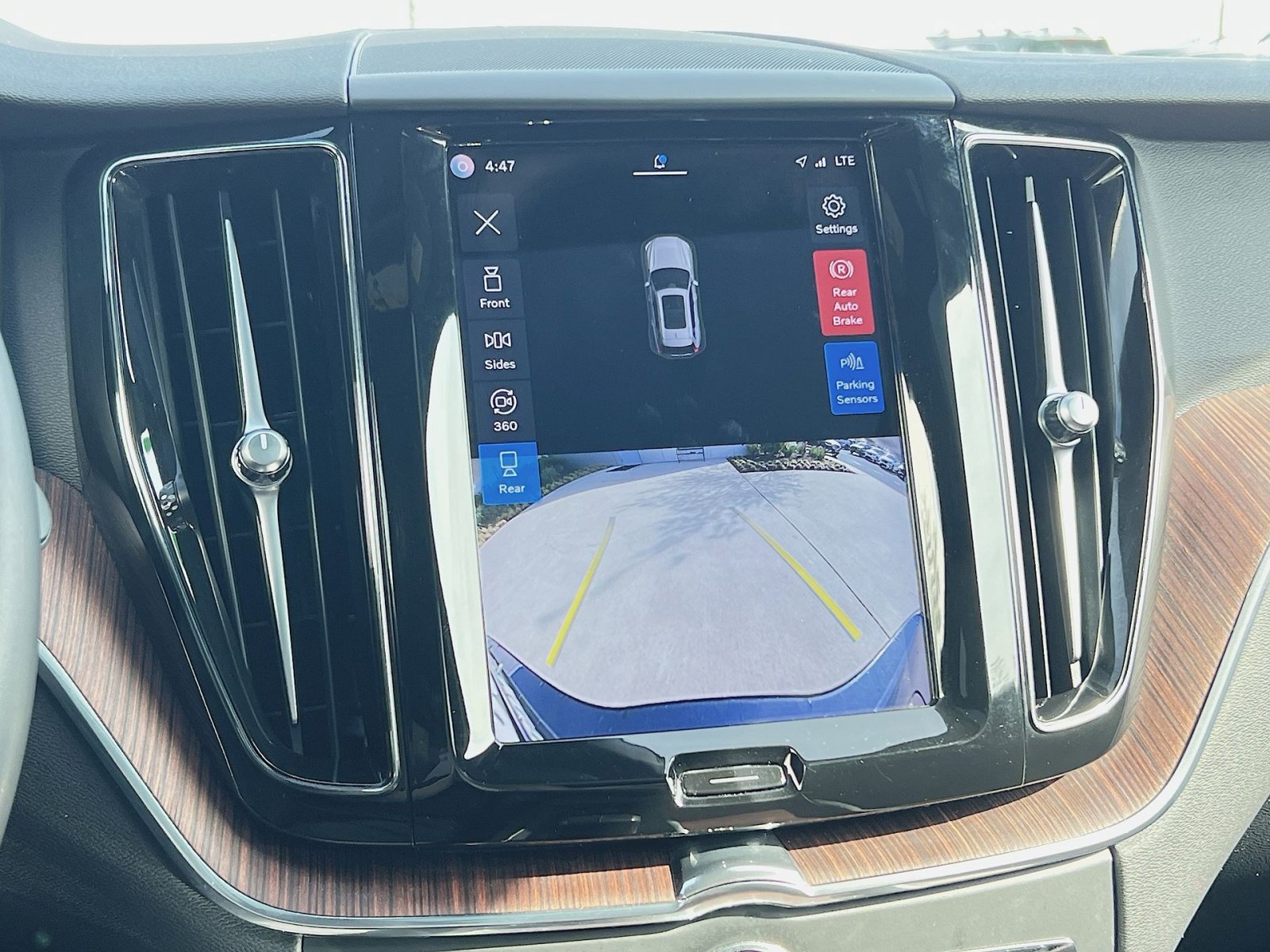 Certified 2023 Volvo XC60 B5 Plus w/ Climate Package AWD/4WD image 27