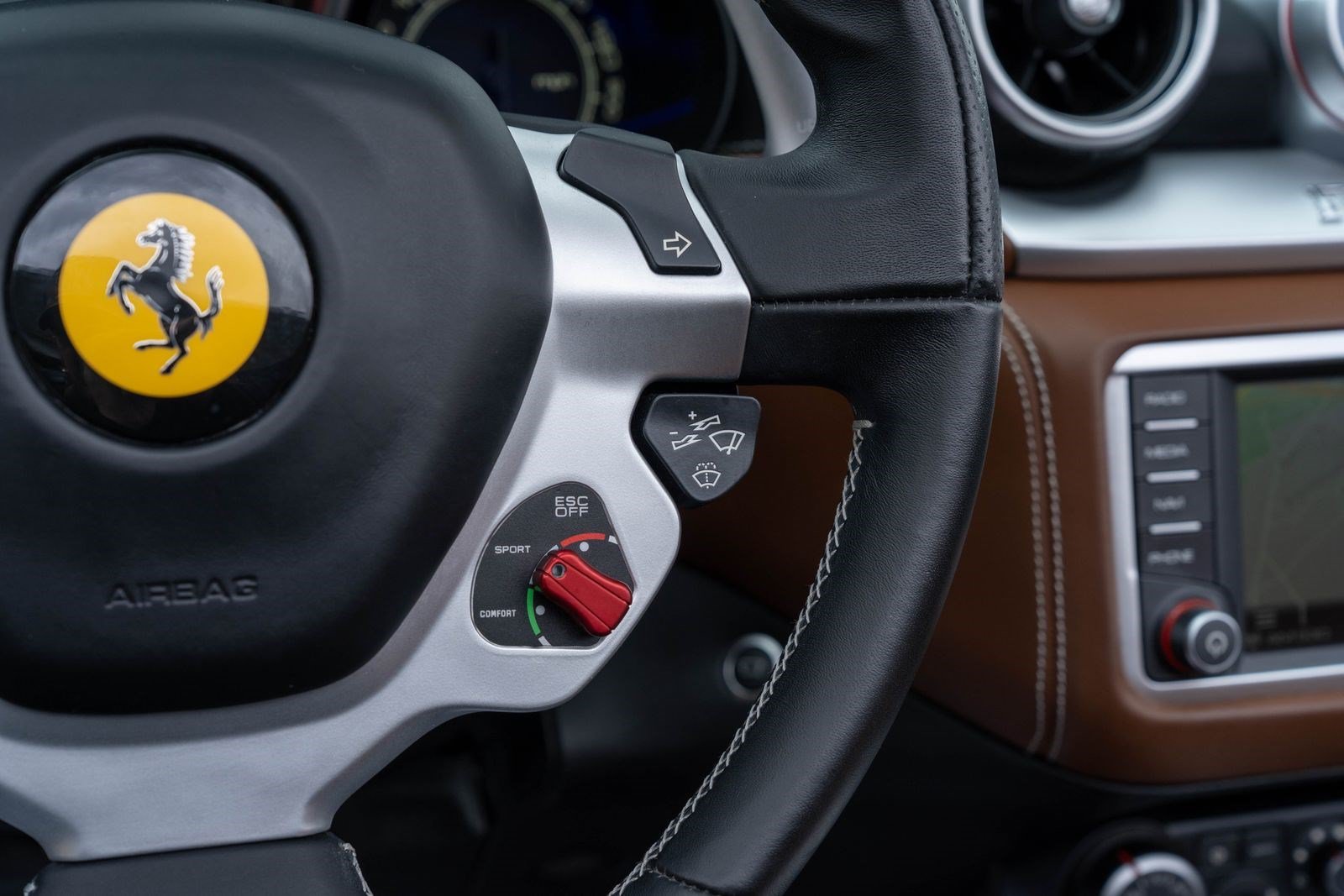 Used 2017 Ferrari California T RWD image 39