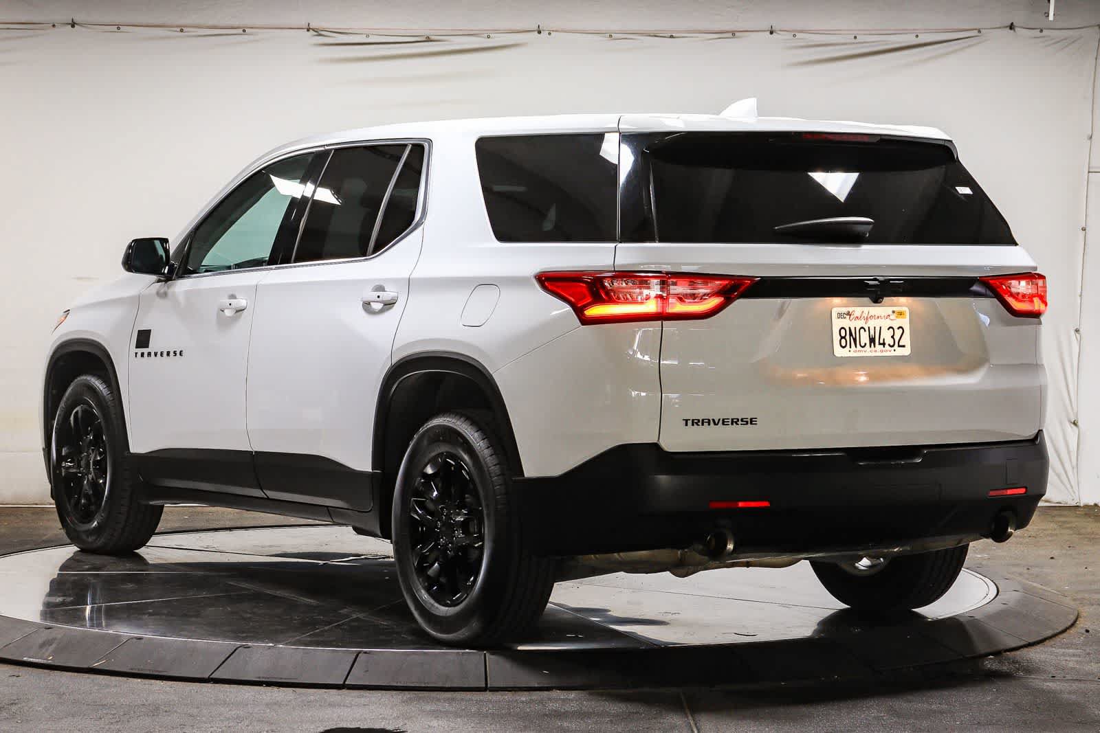 Used 2020 Chevrolet Traverse LS FWD image 2