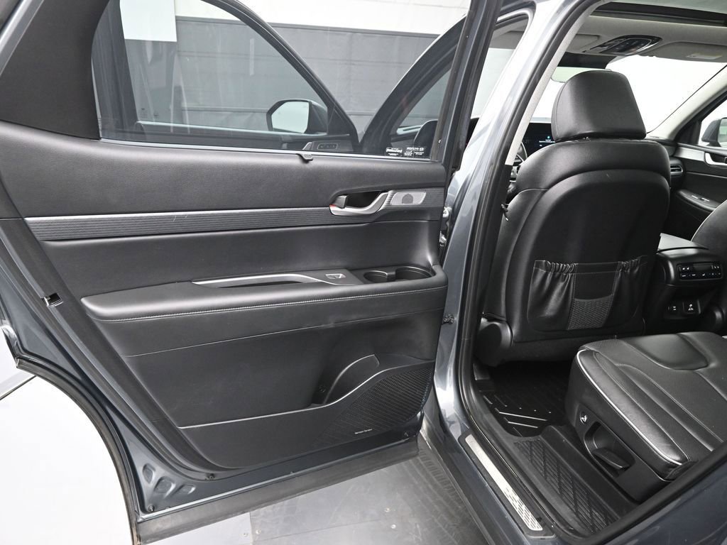 Used 2023 Hyundai Palisade Limited w/ Cargo Package AWD/4WD image 12