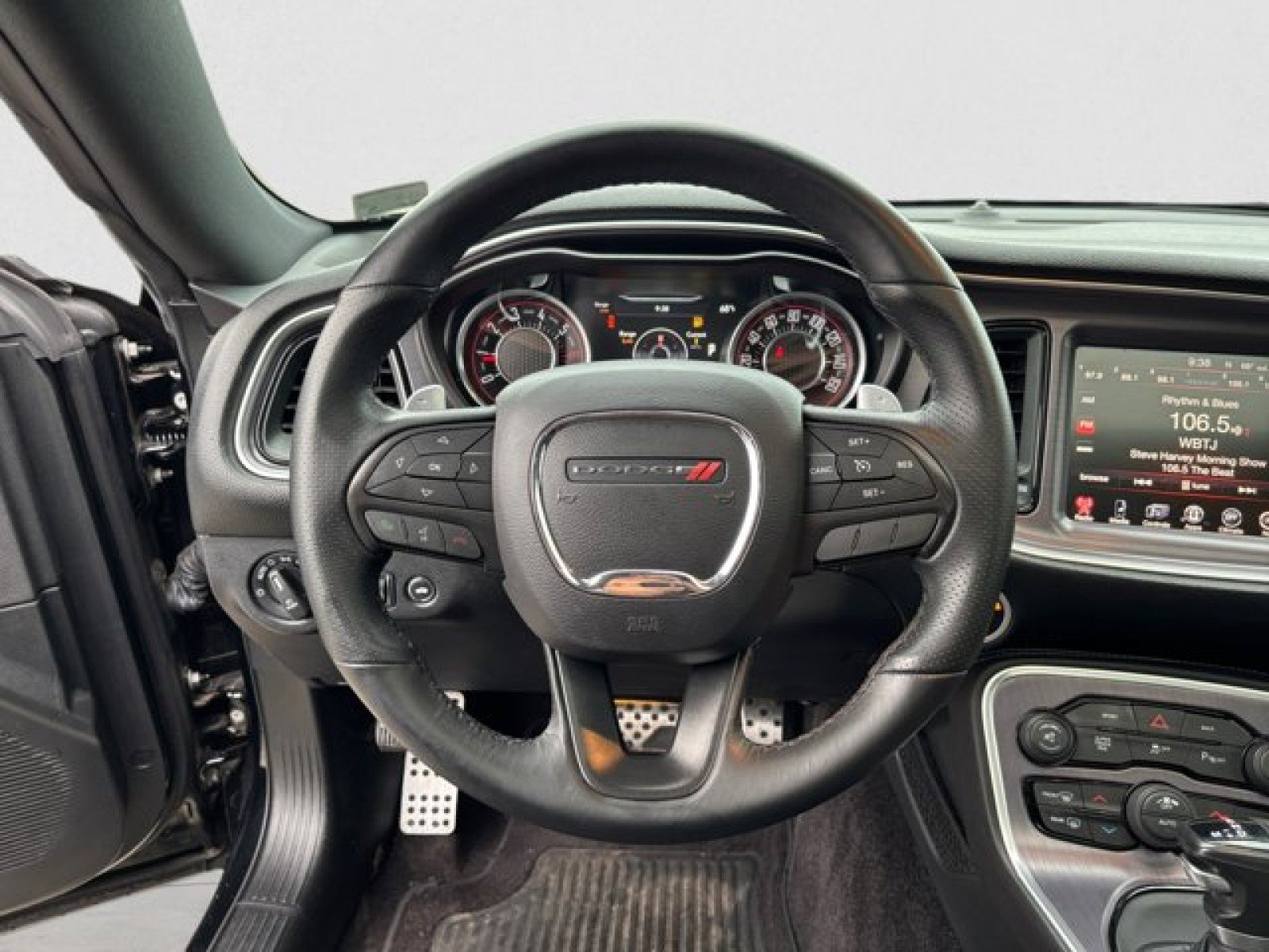 Used 2016 Dodge Challenger R/T image 16