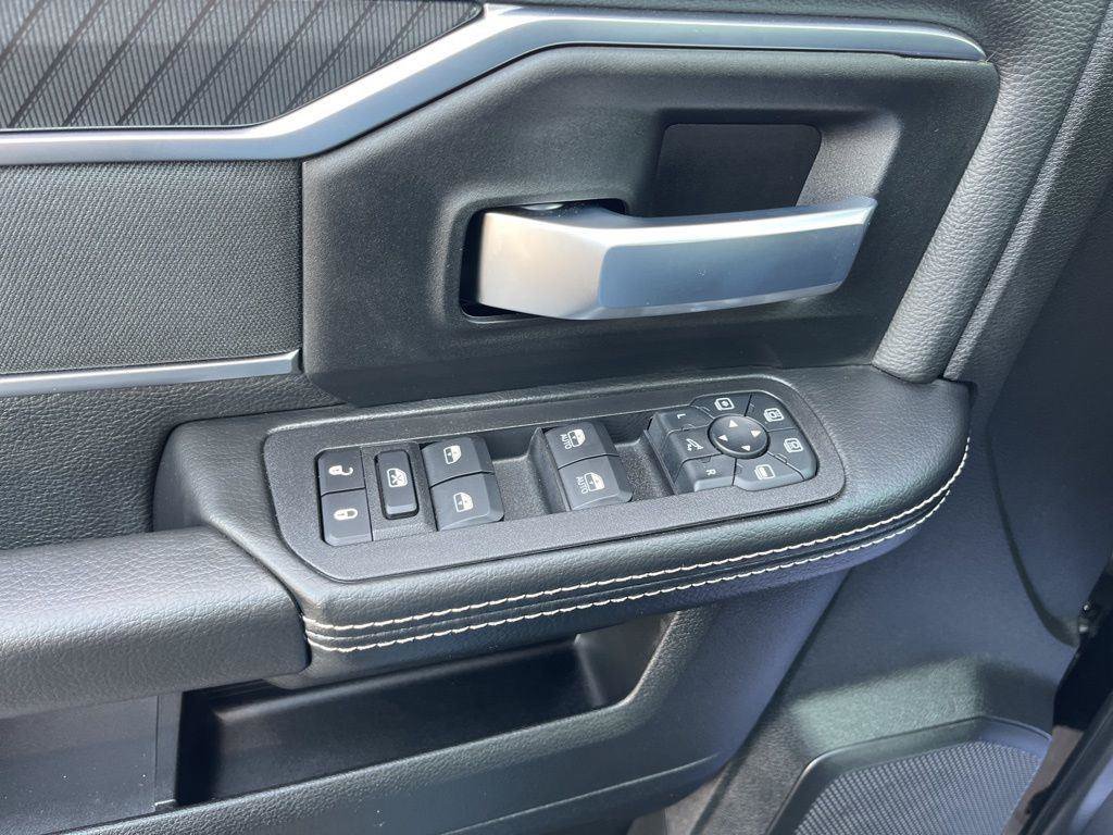 New 2025 RAM 2500 Big Horn AWD/4WD image 24