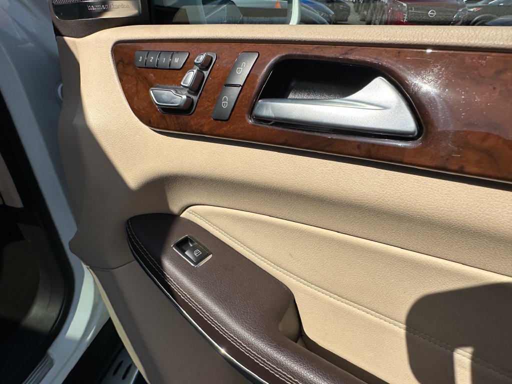 Used 2017 Mercedes-Benz GLS 550 4MATIC image 16