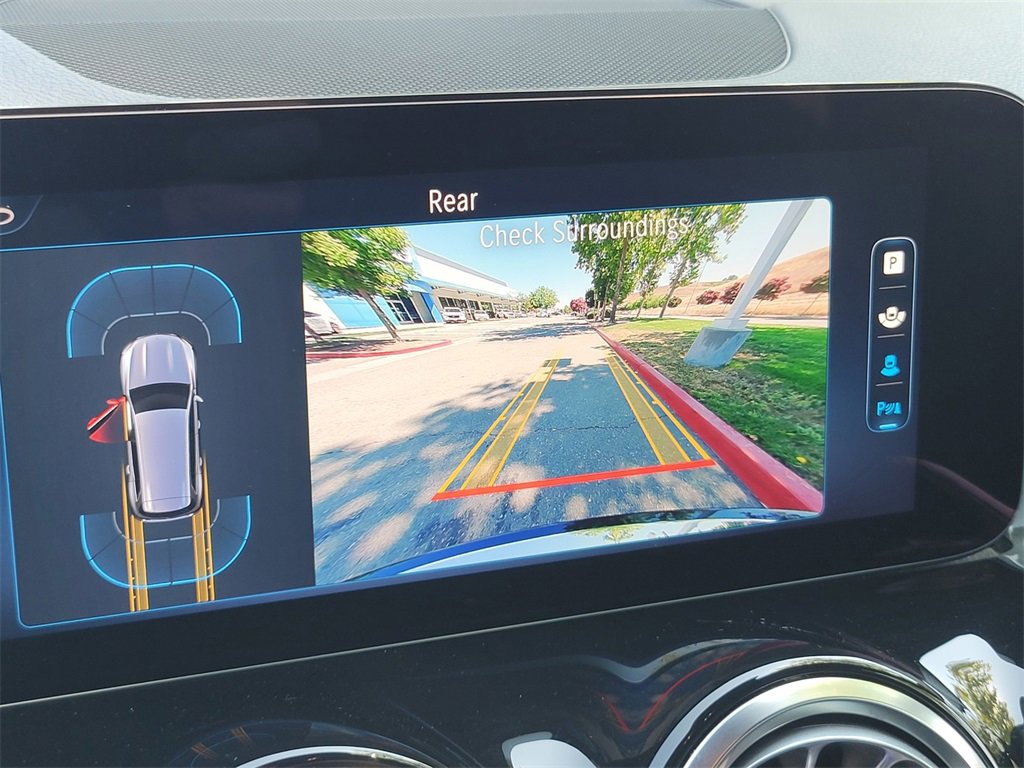 Used 2024 Mercedes-Benz GLB 250 image 24