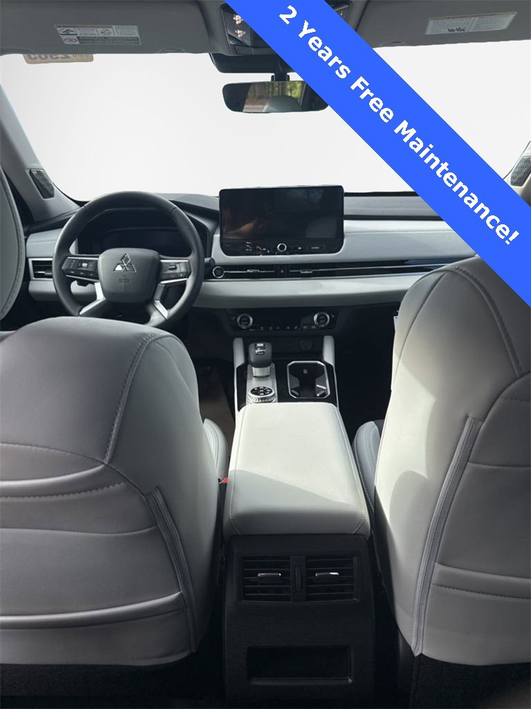 New 2025 Mitsubishi Outlander SE image 34