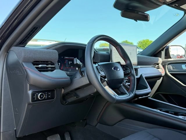 Used 2025 Ford Explorer ST-Line w/ ST-Line Street Pack AWD/4WD image 14