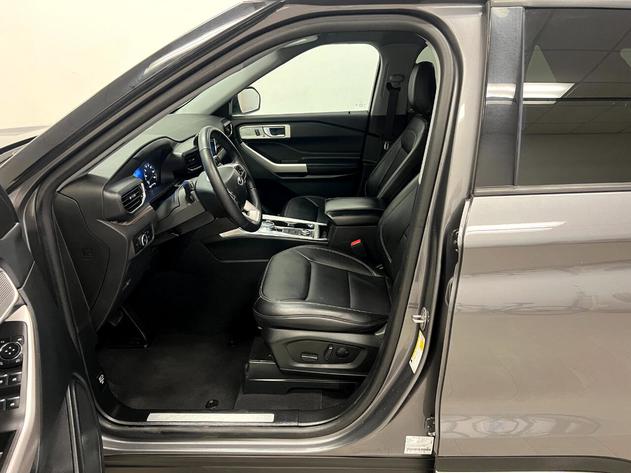 Used 2024 Ford Explorer Limited image 17