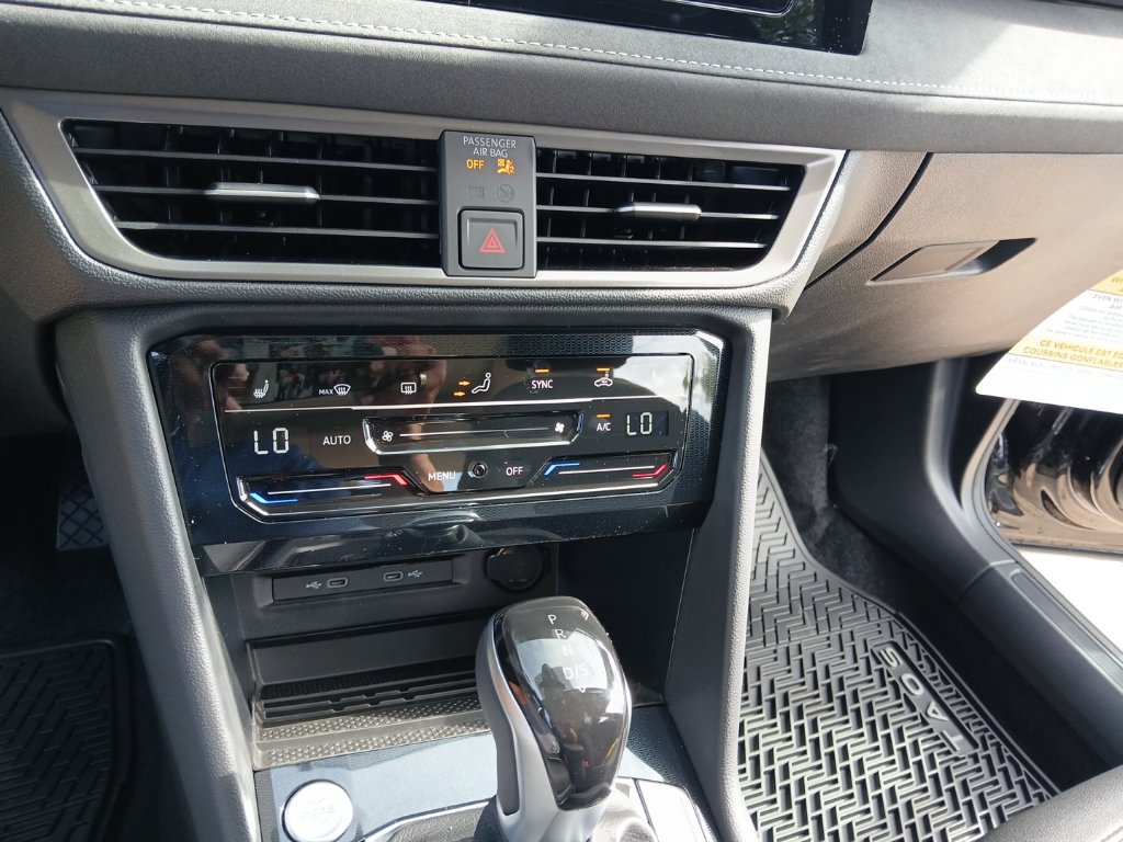 New 2027 Volkswagen Taos SE FWD image 16