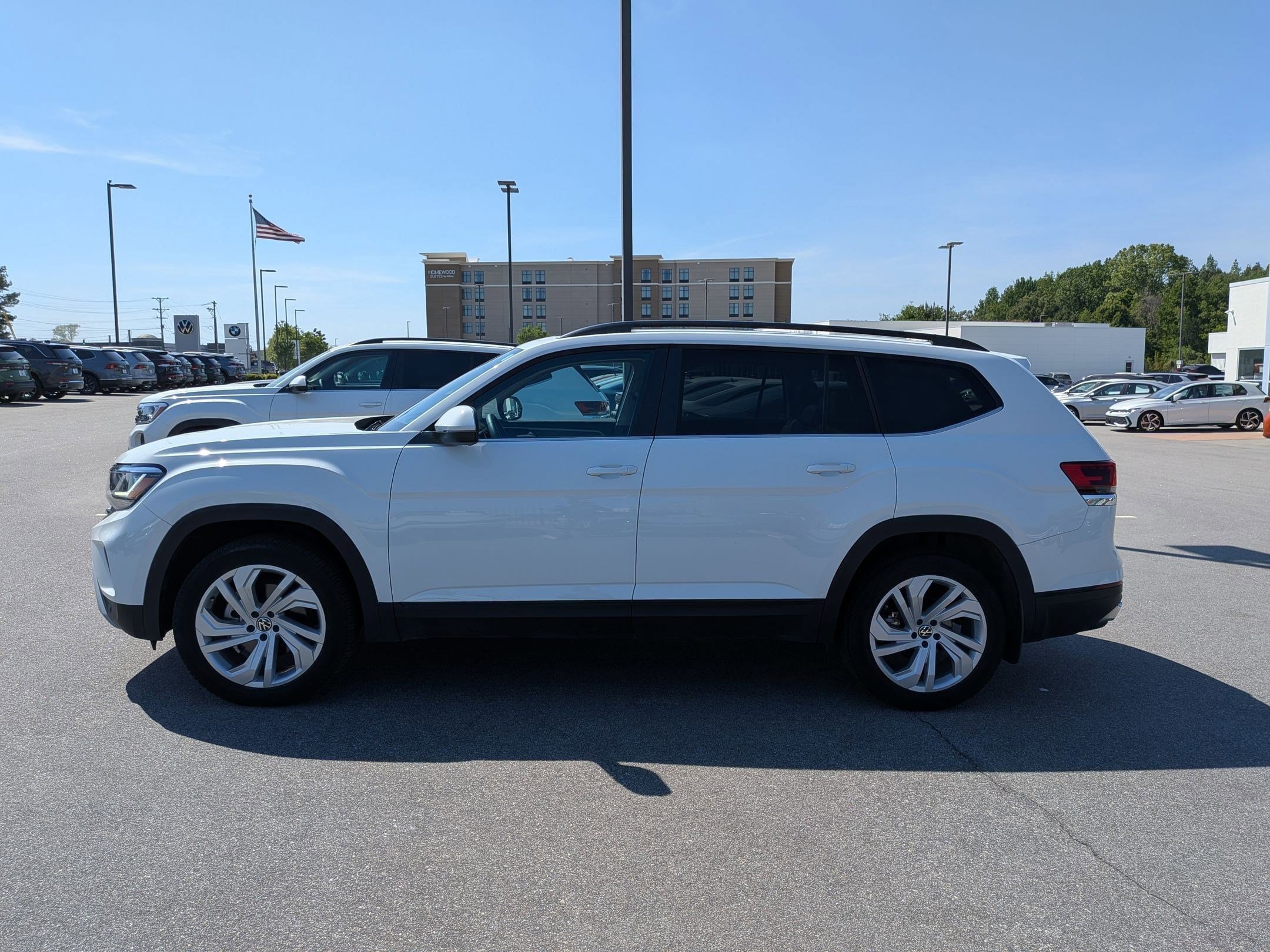 Used 2023 Volkswagen Atlas SE w/ Panoramic Sunroof Package AWD/4WD image 6