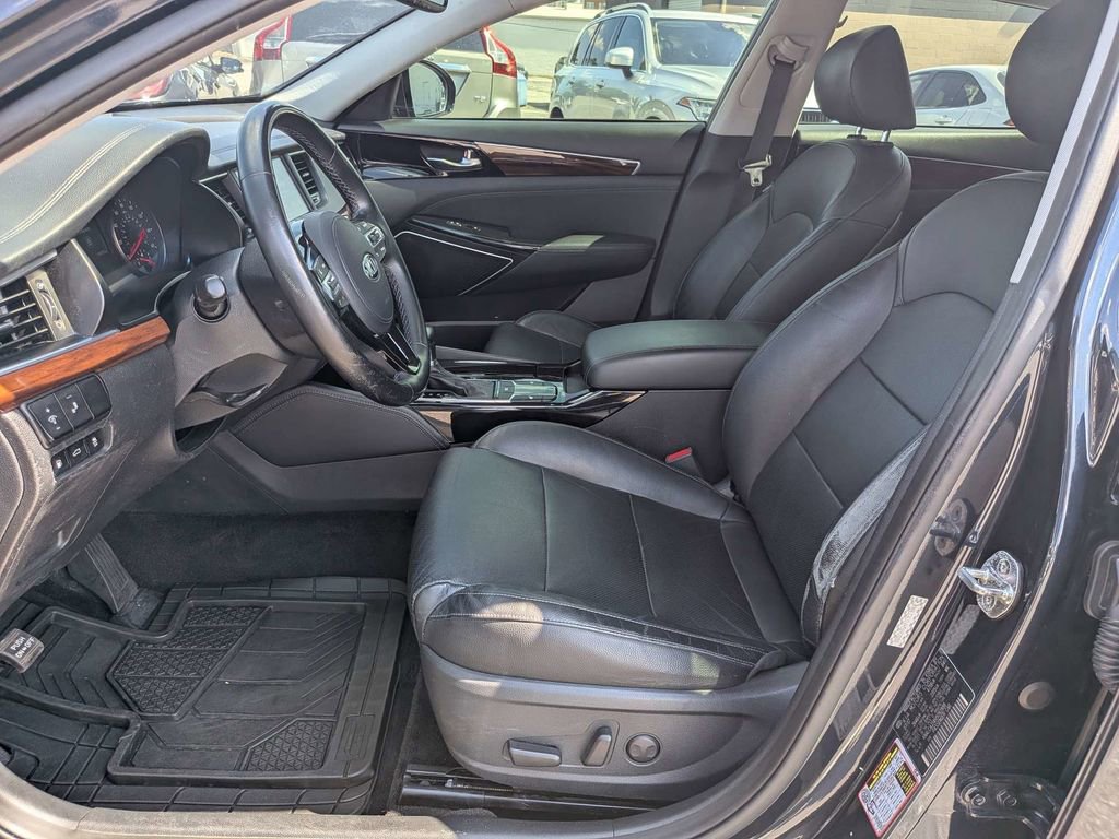 Used 2017 Kia Cadenza Premium w/ Luxury Package FWD image 19