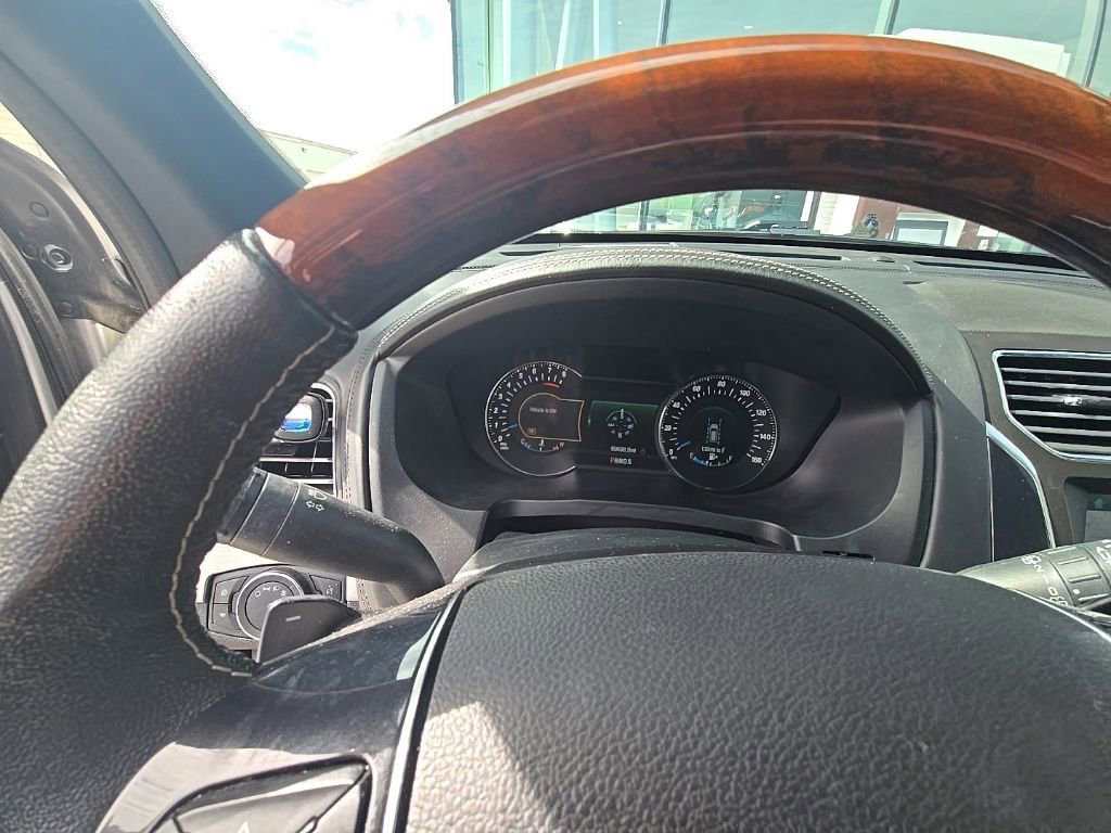 Used 2018 Ford Explorer Platinum AWD/4WD image 10