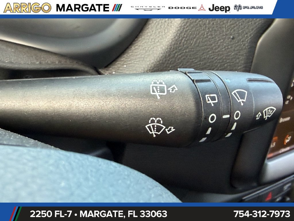 Certified 2023 Jeep Renegade Latitude AWD/4WD image 29