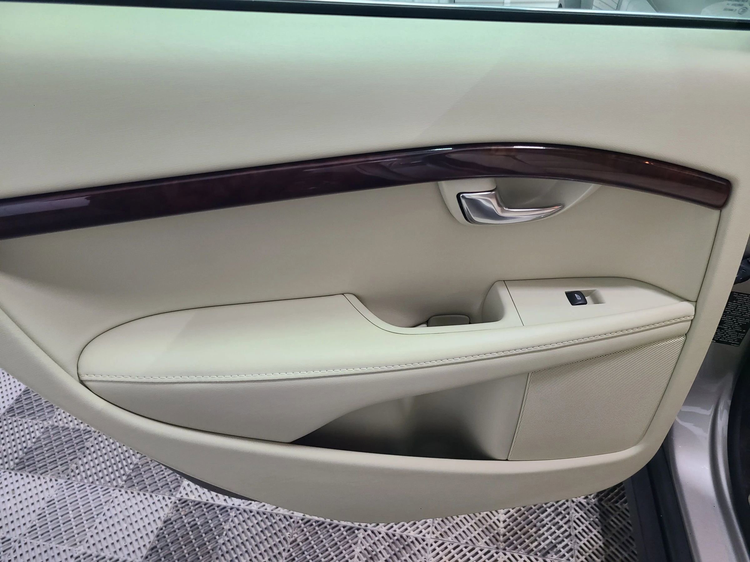 Used 2015 Volvo XC70 T5 Platinum image 35