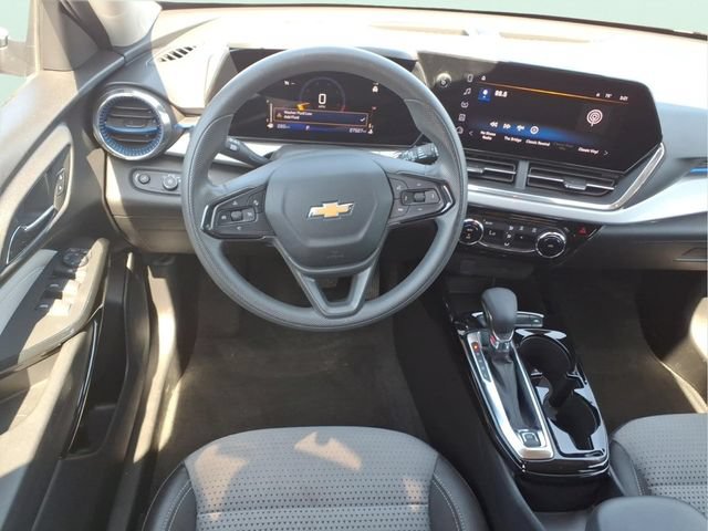 Used 2025 Chevrolet Trax LT FWD image 18
