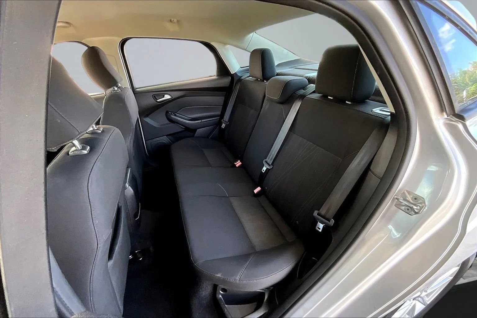 Used 2017 Ford Focus SE FWD image 18
