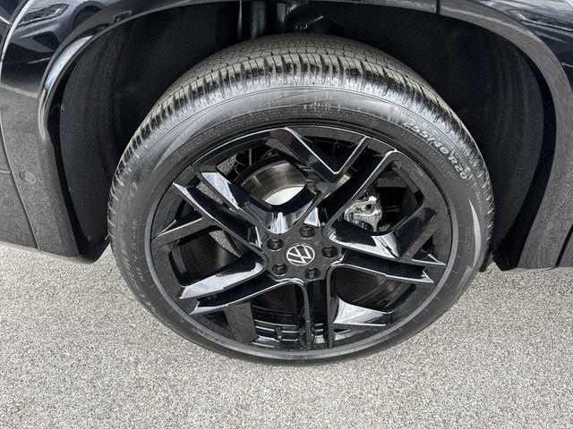 New 2026 Volkswagen Tiguan SE R-Line FWD image 32