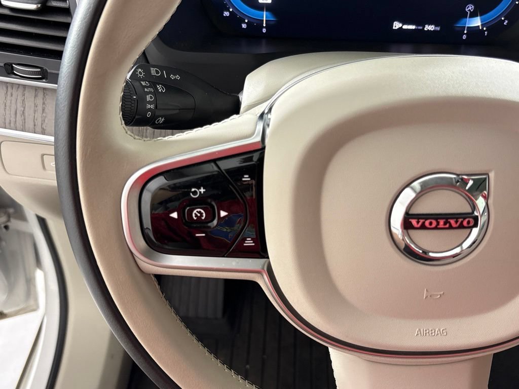Certified 2025 Volvo XC90 B6 Plus w/ Protection Package Premier AWD/4WD image 32